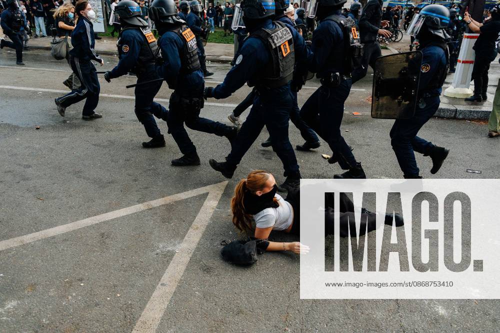 As part of the nationwide student protest, the march in Paris on Tuesday drew between 56,000 and 100,000 demonstrators, according to the Ministry of the Interior and the organising secondary school and student organisations (USL, FAGE, Union étudiante, UNEF). The demonstration proceeded peacefully, despite a few scuffles at Place de la Nation. - 06 10 2026 - France Ile-de-France (region) Paris - JanxSchmidt-Whitley LexPictorium LePictorium_0342053