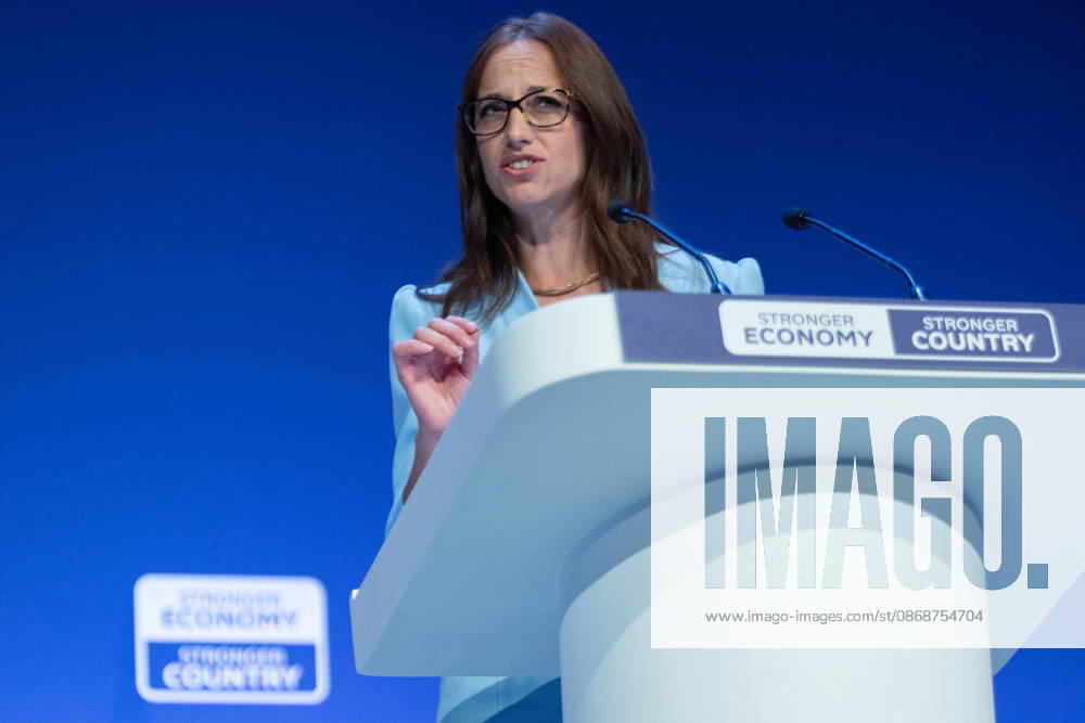 Helen Whately Shadow Secretary of State for Work and Pensions of the United Kingdom addresses the audience. The session Defending Britain in a More Dangerous World took place on the main stage at the Conservative Party Conference at the ICC Birmingham. It featured key shadow cabinet figures including Tom Tugendhat, Helen Whately , James Cartlidge, and Alex Burghart , as well as a performance by St Mary s Ukrainian School choir. They were also joined by Yehor Cherniev, Ukrainian MP and Professor Niall Ferguson Birmingham United Kingdom - ZUMAs197 20261006_aaa_s197_111