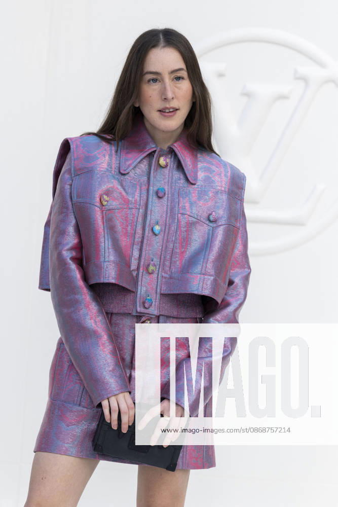 Alana Haim at the photocall for the Louis Vuitton Women’s Ready-to-Wear Spring Summer 2027 show during Paris Fashion Week (PFW) at the Cité internationale universitaire de Paris, France, on October 6, 2026. Olivier Borde, Bestimage. Photocall at the Louis Vuitton Women’s Ready-to-Wear Spring Summer 2027 show as part of Paris Fashion Week on October 6, 2026, in Paris, France.