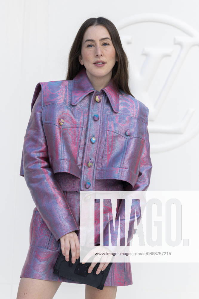 Alana Haim at the photocall for the Louis Vuitton Women’s Ready-to-Wear Spring Summer 2027 show during Paris Fashion Week (PFW) at the Cité internationale universitaire de Paris, France, on October 6, 2026. Olivier Borde, Bestimage. Photocall at the Louis Vuitton Women’s Ready-to-Wear Spring Summer 2027 show as part of Paris Fashion Week on October 6, 2026, in Paris, France.