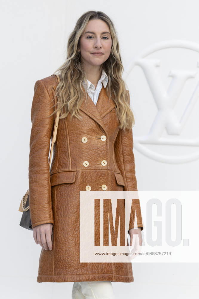 Este Haim at the photocall for the Louis Vuitton Women’s Ready-to-Wear Spring Summer 2027 show during Paris Fashion Week (PFW) at the Cité internationale universitaire de Paris, France, on October 6, 2026. Olivier Borde, Bestimage. Photocall at the Louis Vuitton Women’s Ready-to-Wear Spring Summer 2027 show as part of Paris Fashion Week on October 6, 2026, in Paris, France.