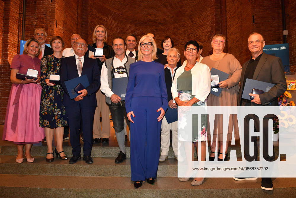 Ulrike Scharf, the politician, with the award recipients at the presentation of the Bavarian State Medal for Social Merit at the All Saints Court Church, Residenz on October 6, 2026, in Munich: Politician and Bavarian S