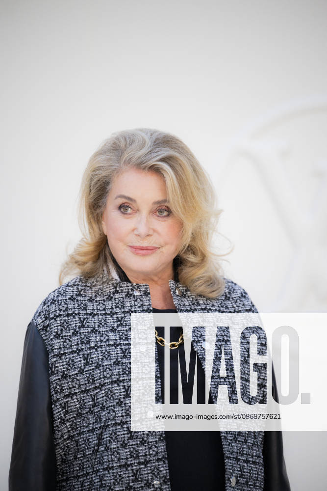 Louis Vuitton - Photocall - Paris Fashion Week EB Catherine Deneuve attends the Louis Vuitton Womenswear Spring Summer 2027 show as part of Paris Fashion Week on October 06, 2026 in Paris, France. Photo by Eliot Blondet ABACAPRESS.COM Paris France France