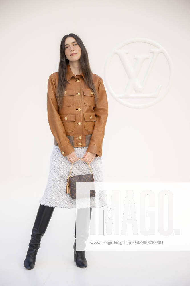 Louis Vuitton - Photocall - Paris Fashion Week EB Danielle Haim attends the Louis Vuitton Womenswear Spring Summer 2027 show as part of Paris Fashion Week on October 06, 2026 in Paris, France. Photo by Eliot Blondet ABACAPRESS.COM Paris France France