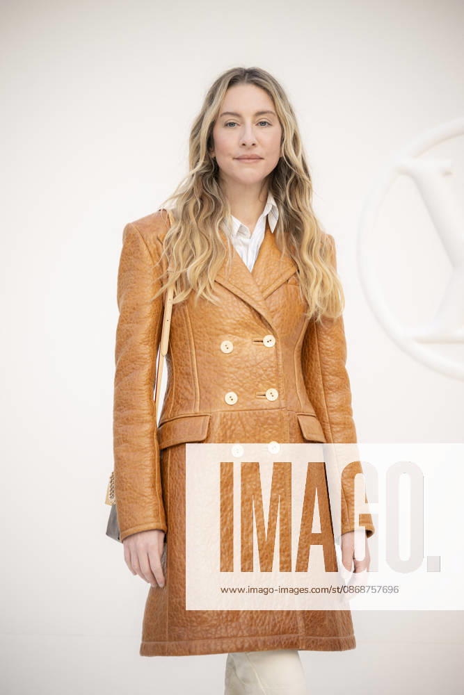 Louis Vuitton - Photocall - Paris Fashion Week EB Este Haim attends the Louis Vuitton Womenswear Spring Summer 2027 show as part of Paris Fashion Week on October 06, 2026 in Paris, France. Photo by Eliot Blondet ABACAPRESS.COM Paris France France