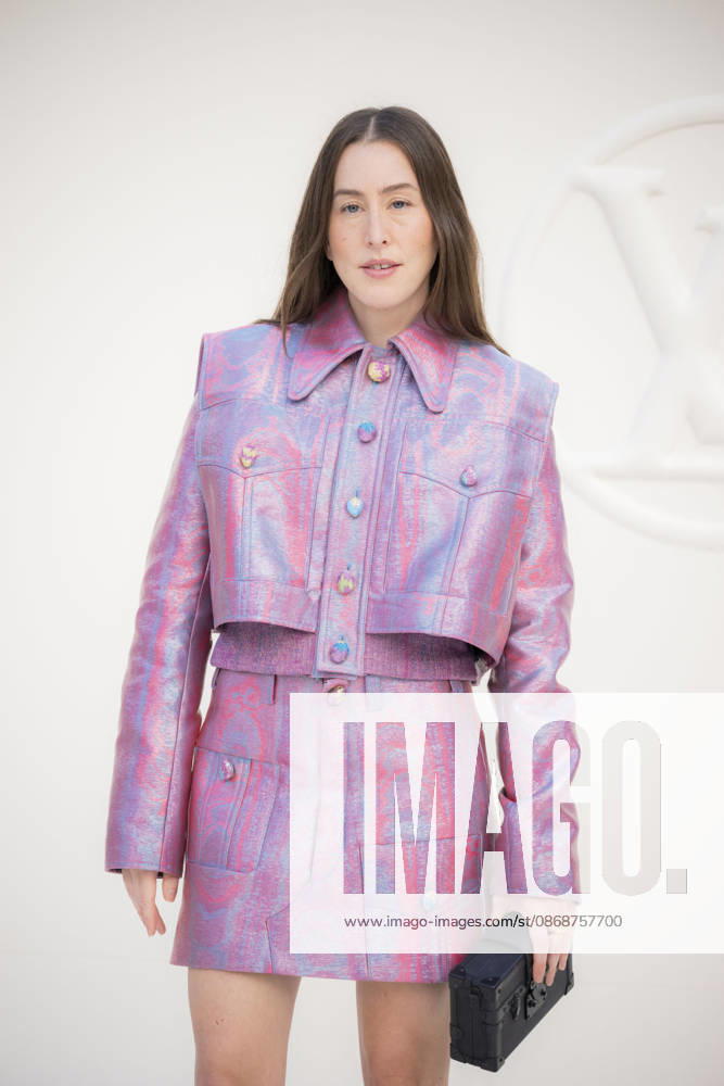 Louis Vuitton - Photocall - Paris Fashion Week EB Alana Haim attends the Louis Vuitton Womenswear Spring Summer 2027 show as part of Paris Fashion Week on October 06, 2026 in Paris, France. Photo by Eliot Blondet ABACAPRESS.COM Paris France France