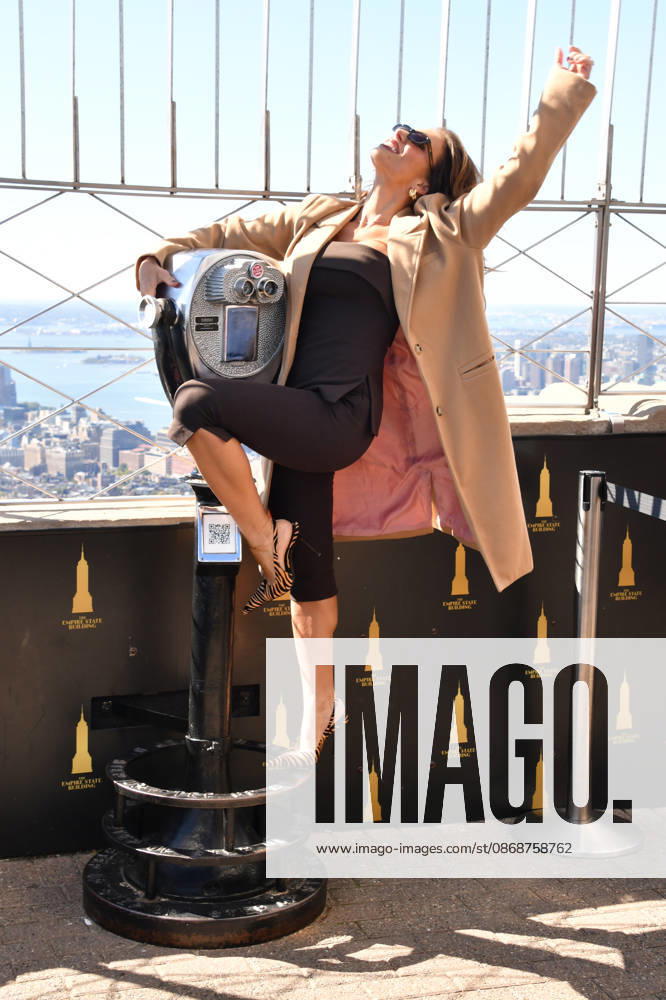 Jessie James Decker Visits the Empire State Building NEW YORK, NY- OCTOBER 6: Jessie James Decker at the Empire State Building to Celebrate the Release of New Cookbook The Secret Sauce: A Family Cookbook Seasoned with Love on October 6, 2026 in New York City. Credit: John Fycke AdMedia New York City New York USA