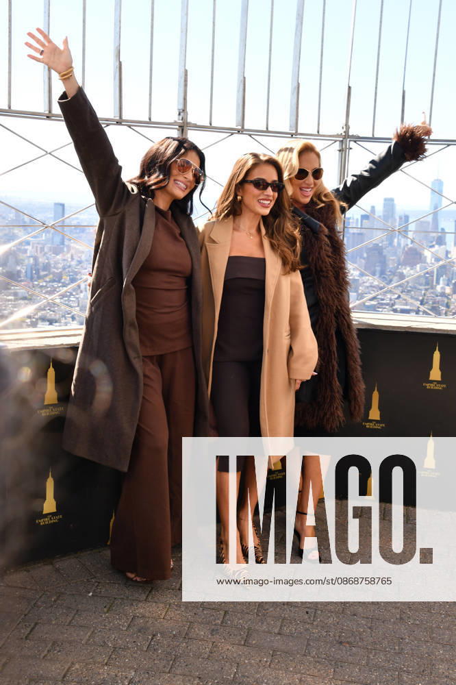 Jessie James Decker Visits the Empire State Building NEW YORK, NY- OCTOBER 6: Sydney Rae Bass, Jessie James Decker and Karen Parker at the Empire State Building to Celebrate the Release of New Cookbook The Secret Sauce: A Family Cookbook Seasoned with Love on October 6, 2026 in New York City. Credit: John Fycke AdMedia New York City New York USA