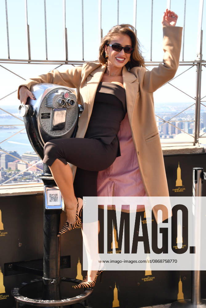 Jessie James Decker Visits the Empire State Building NEW YORK, NY- OCTOBER 6: Jessie James Decker at the Empire State Building to Celebrate the Release of New Cookbook The Secret Sauce: A Family Cookbook Seasoned with Love on October 6, 2026 in New York City. Credit: John Fycke AdMedia New York City New York USA