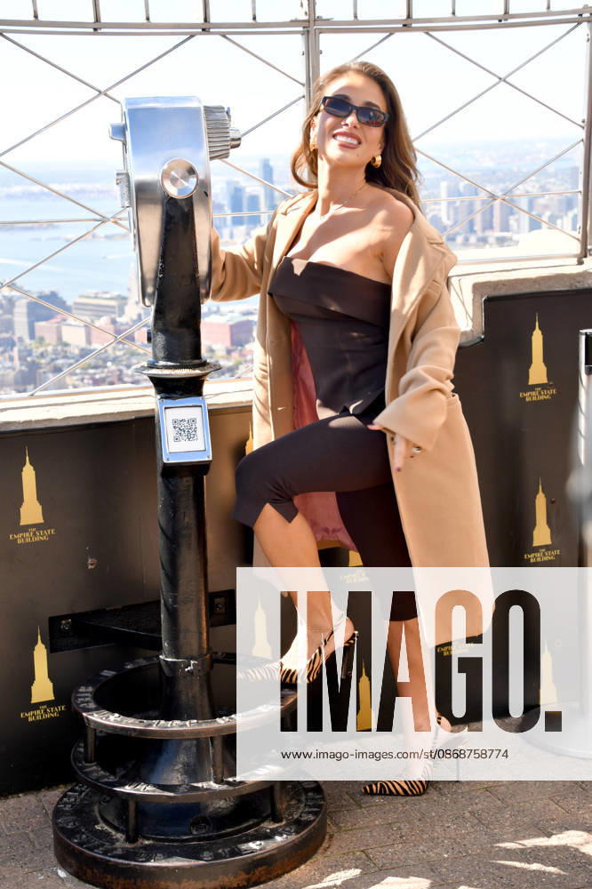 Jessie James Decker Visits the Empire State Building NEW YORK, NY- OCTOBER 6: Jessie James Decker at the Empire State Building to Celebrate the Release of New Cookbook The Secret Sauce: A Family Cookbook Seasoned with Love on October 6, 2026 in New York City. Credit: John Fycke AdMedia New York City New York USA
