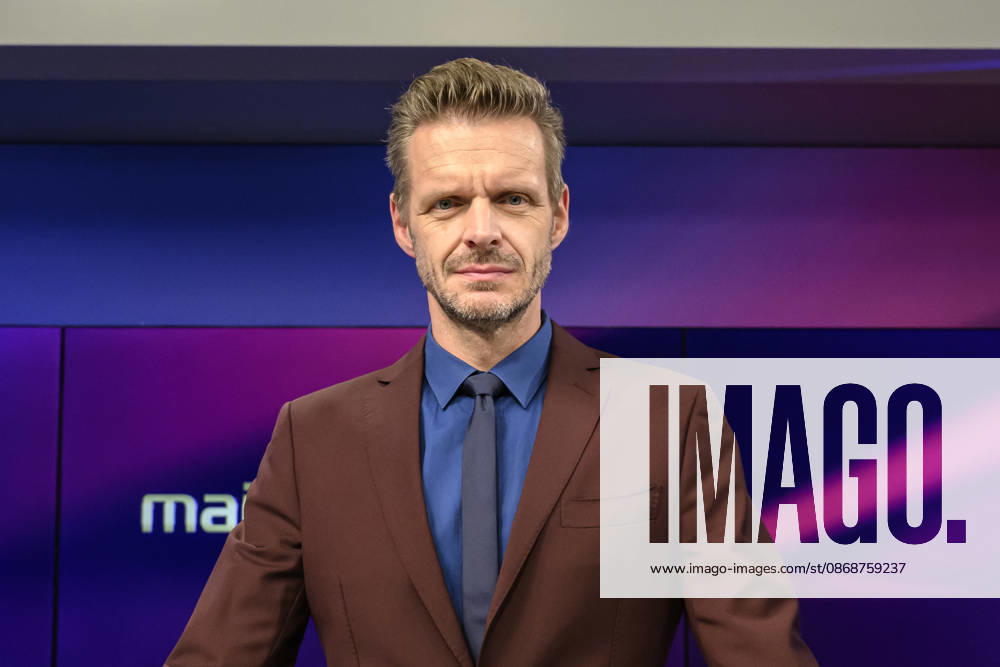 Pictured, from left: Florian Schroeder, cabaret artist, GER, Berlin, studio, guest on Maischberger, political talk show, TV, program, with host Sandra Maischberger, Das Erste, from Adlershof, Am Studio 20, June 10, 2026,