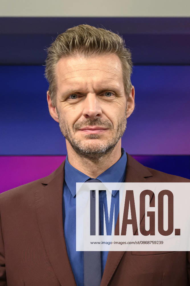 Pictured, from left: Florian Schroeder, cabaret artist, GER, Berlin, studio, guest on Maischberger, political talk show, TV, program, with host Sandra Maischberger, Das Erste, from Adlershof, Am Studio 20, June 10, 2026,