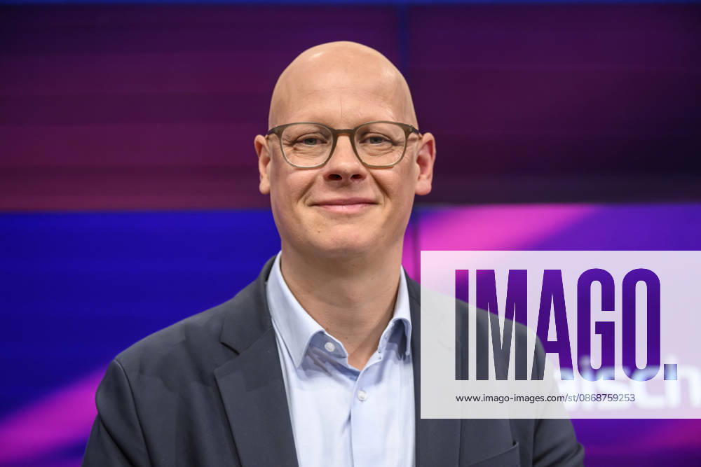 Pictured, from left: Matthias Deiß, ARD, Germany, Berlin, studio, guest on Maischberger, political talk show, TV, program, with host Sandra Maischberger, Das Erste, from Studio 20 in Adlershof, October 6, 2026,
