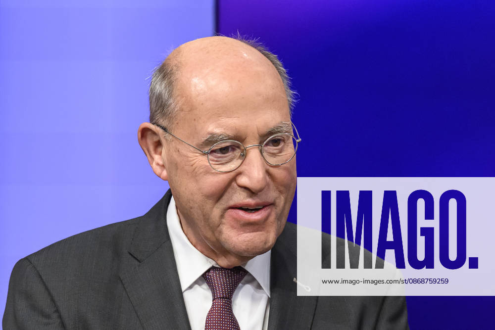 Pictured, from left: Gregor Gysi, Member of the Bundestag for Die Linke, GER, Berlin, studio, guest on Maischberger, political talk show, TV, program, with host Sandra Maischberger, Das Erste, from Adlershof Am Studio 20, October 6, 2026,