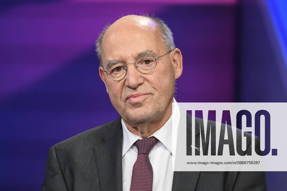 Pictured, from left: Gregor Gysi, Member of the Bundestag for Die Linke, GER, Berlin, studio, guest on Maischberger, political talk show, TV, program, with host Sandra Maischberger, Das Erste, from Adlershof Am Studio 20, October 6, 2026,
