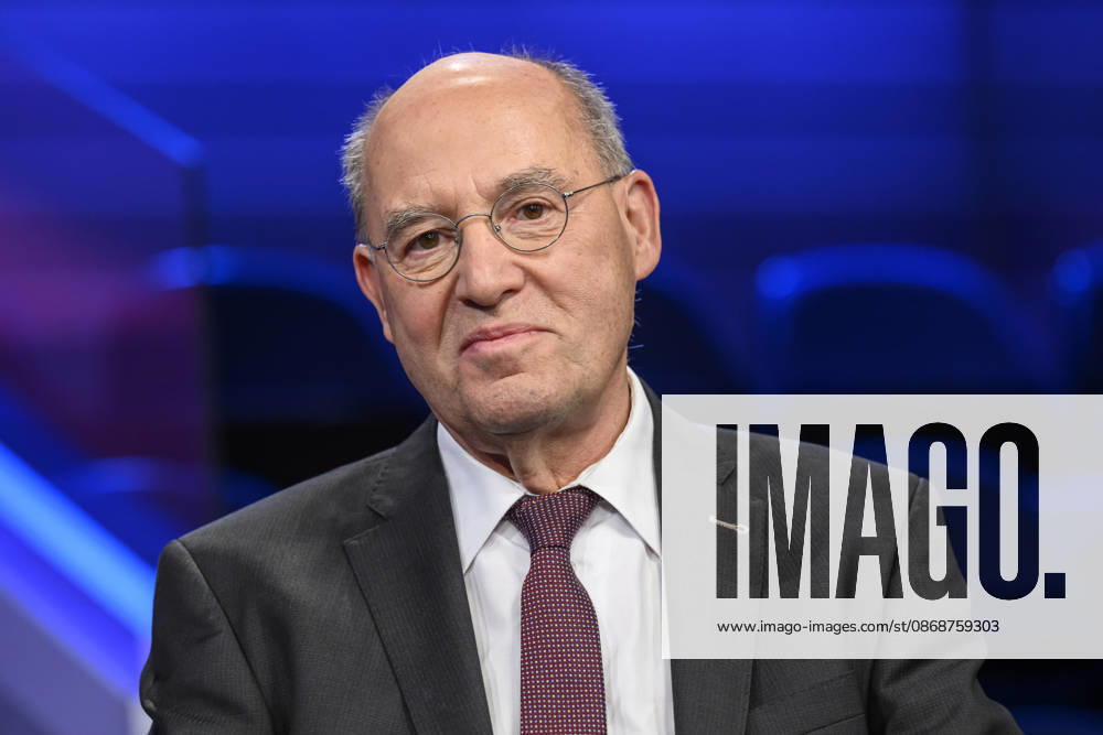 Pictured, from left: Gregor Gysi, Member of the Bundestag for Die Linke, GER, Berlin, studio, guest on Maischberger, political talk show, TV, program, with host Sandra Maischberger, Das Erste, from Adlershof Am Studio 20, October 6, 2026,