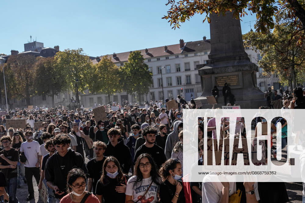 Protest against eduction conditions in France NANCY, FRANCE - OCTOBER 6: Students gather to stage a demonstration against police repression in Nancy, France on October 6, 2026. Demonstration is organized by student movement organizations, along with left-wing and far-left political groups, calling for a second round of mobilization. Student protests continued across France on Monday, with classes fully or partially suspended at between 400 and 500 high schools amid demonstrations over education conditions and a rise in related incidents, according to broadcaster BFMTV. Muhammed Said Tako Anadolu Nancy France. Editorial use only. Please get in touch for any other usage.