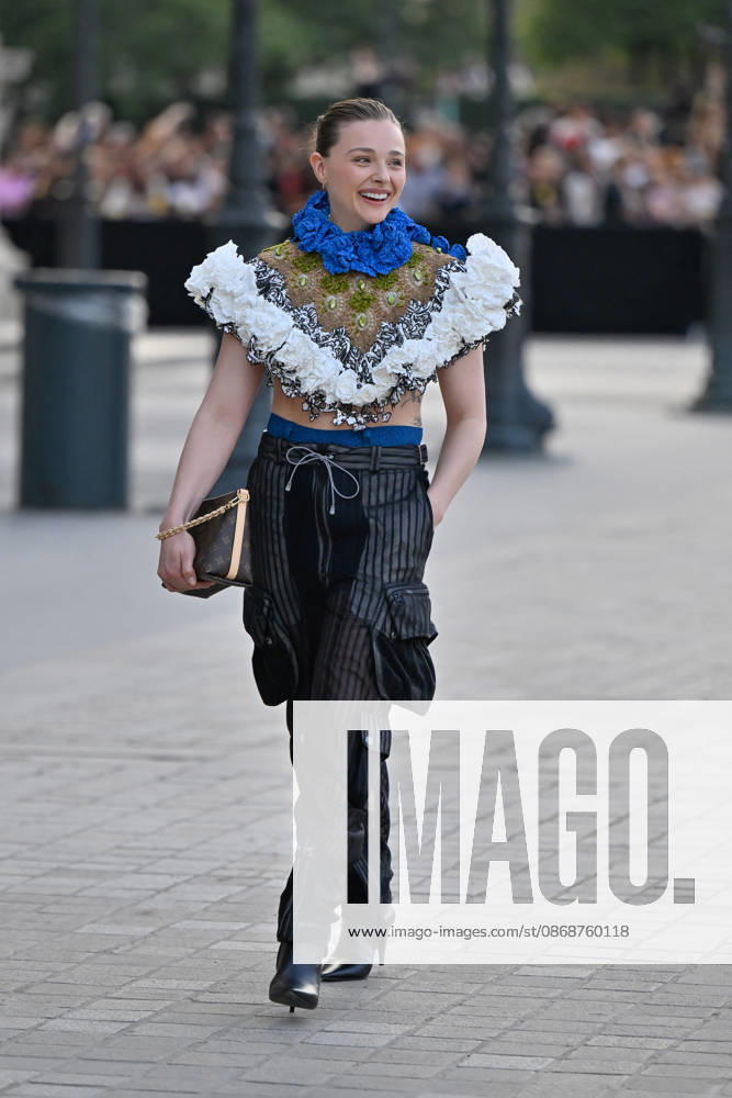 PFW Louis Vuitton Outside Arrivals Chloe Grace Moretz arriving at Louis Vuitton show during Paris Fashion Week, in Paris, France on 6 October 2026. Photo by Julien Reynaud APS-Medias ABACAPRESS.COM Paris France
