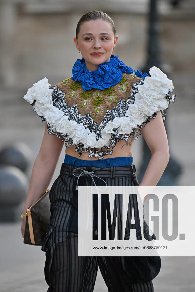 PFW Louis Vuitton Outside Arrivals Chloe Grace Moretz arriving at Louis Vuitton show during Paris Fashion Week, in Paris, France on 6 October 2026. Photo by Julien Reynaud APS-Medias ABACAPRESS.COM Paris France