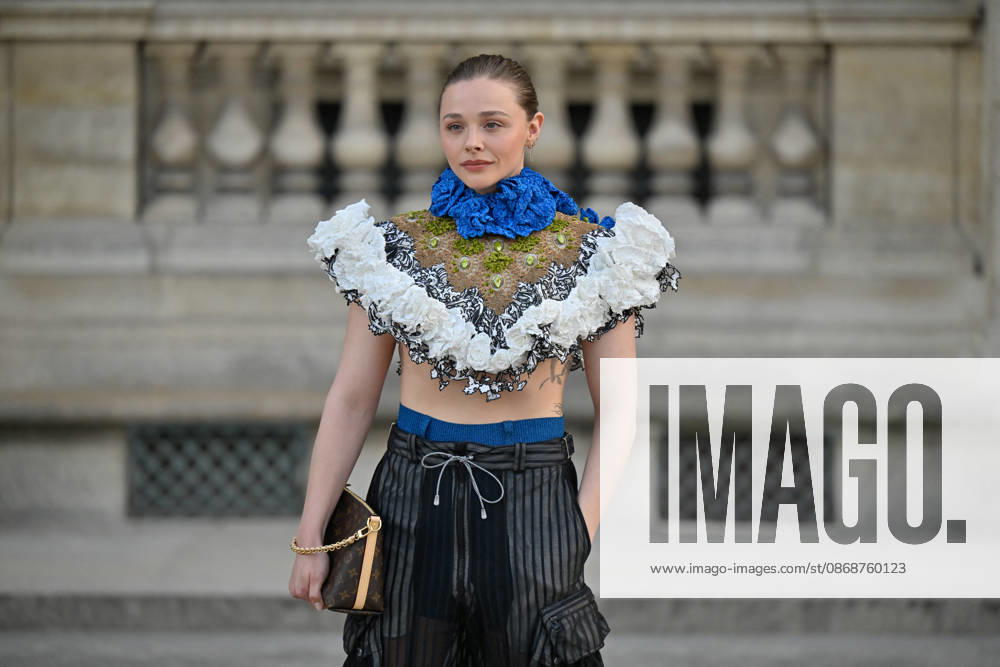 PFW Louis Vuitton Outside Arrivals Chloe Grace Moretz arriving at Louis Vuitton show during Paris Fashion Week, in Paris, France on 6 October 2026. Photo by Julien Reynaud APS-Medias ABACAPRESS.COM Paris France