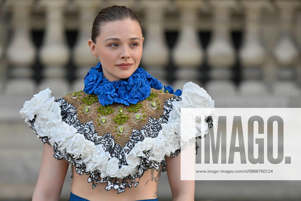 PFW Louis Vuitton Outside Arrivals Chloe Grace Moretz arriving at Louis Vuitton show during Paris Fashion Week, in Paris, France on 6 October 2026. Photo by Julien Reynaud APS-Medias ABACAPRESS.COM Paris France