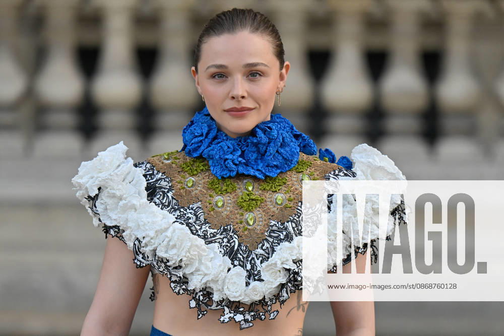 PFW Louis Vuitton Outside Arrivals Chloe Grace Moretz arriving at Louis Vuitton show during Paris Fashion Week, in Paris, France on 6 October 2026. Photo by Julien Reynaud APS-Medias ABACAPRESS.COM Paris France