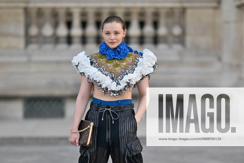 PFW Louis Vuitton Outside Arrivals Chloe Grace Moretz arriving at Louis Vuitton show during Paris Fashion Week, in Paris, France on 6 October 2026. Photo by Julien Reynaud APS-Medias ABACAPRESS.COM Paris France