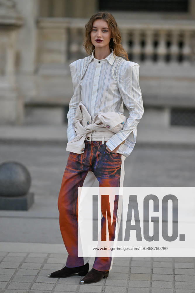PFW Louis Vuitton Outside Arrivals Giulia Maenza arriving at Louis Vuitton show during Paris Fashion Week, in Paris, France on 6 October 2026. Photo by Julien Reynaud APS-Medias ABACAPRESS.COM Paris France