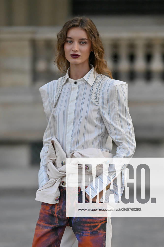 PFW Louis Vuitton Outside Arrivals Giulia Maenza arriving at Louis Vuitton show during Paris Fashion Week, in Paris, France on 6 October 2026. Photo by Julien Reynaud APS-Medias ABACAPRESS.COM Paris France
