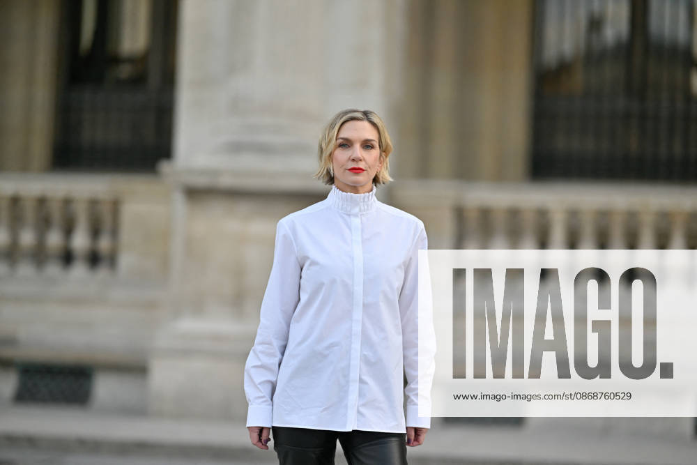 PFW Louis Vuitton Outside Arrivals Rhea Seehorn arriving at Louis Vuitton show during Paris Fashion Week, in Paris, France on 6 October 2026. Photo by Julien Reynaud APS-Medias ABACAPRESS.COM Paris France