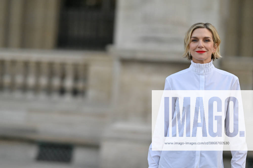 PFW Louis Vuitton Outside Arrivals Rhea Seehorn arriving at Louis Vuitton show during Paris Fashion Week, in Paris, France on 6 October 2026. Photo by Julien Reynaud APS-Medias ABACAPRESS.COM Paris France
