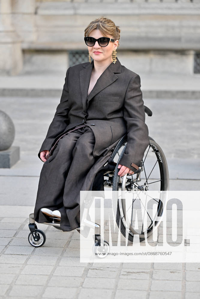 PFW Louis Vuitton Outside Arrivals Ruth Madeley arriving at Louis Vuitton show during Paris Fashion Week, in Paris, France on 6 October 2026. Photo by Julien Reynaud APS-Medias ABACAPRESS.COM Paris France