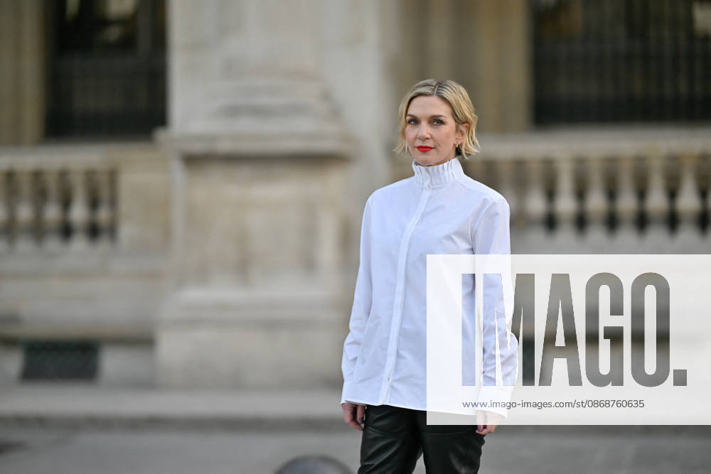 PFW Louis Vuitton Outside Arrivals Rhea Seehorn arriving at Louis Vuitton show during Paris Fashion Week, in Paris, France on 6 October 2026. Photo by Julien Reynaud APS-Medias ABACAPRESS.COM Paris France