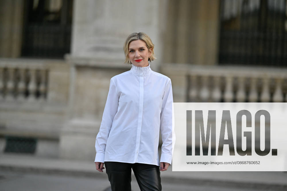 PFW Louis Vuitton Outside Arrivals Rhea Seehorn arriving at Louis Vuitton show during Paris Fashion Week, in Paris, France on 6 October 2026. Photo by Julien Reynaud APS-Medias ABACAPRESS.COM Paris France