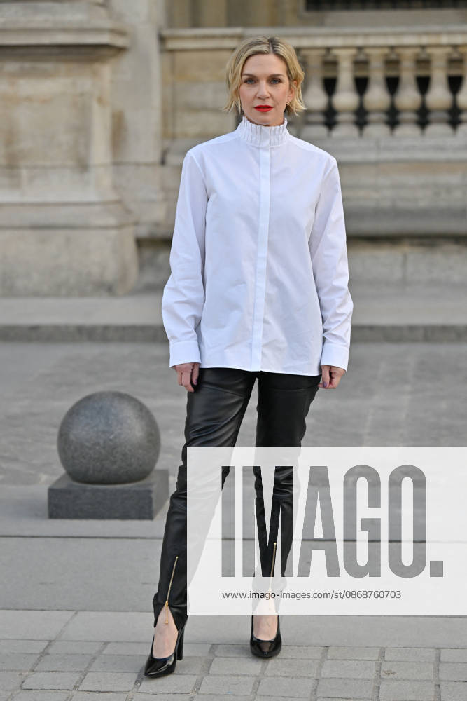 PFW Louis Vuitton Outside Arrivals Rhea Seehorn arriving at Louis Vuitton show during Paris Fashion Week, in Paris, France on 6 October 2026. Photo by Julien Reynaud APS-Medias ABACAPRESS.COM Paris France