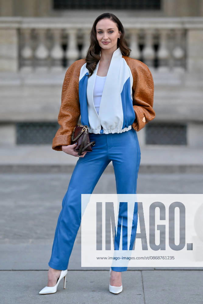 PFW Louis Vuitton Outside Arrivals Sophie Turner arriving at Louis Vuitton show during Paris Fashion Week, in Paris, France on 6 October 2026. Photo by Julien Reynaud APS-Medias ABACAPRESS.COM Paris France