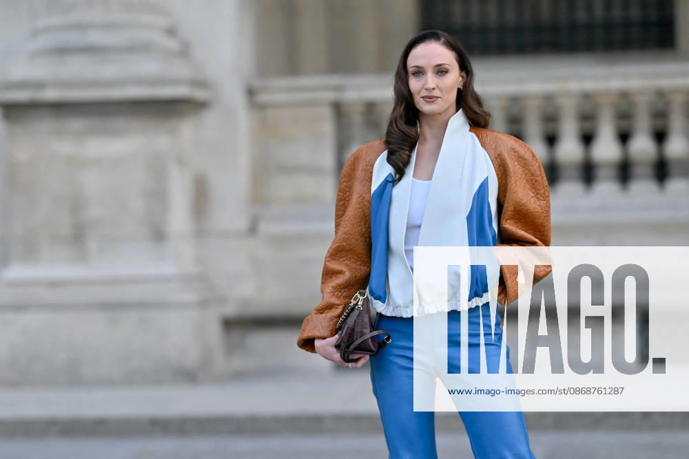 PFW Louis Vuitton Outside Arrivals Sophie Turner arriving at Louis Vuitton show during Paris Fashion Week, in Paris, France on 6 October 2026. Photo by Julien Reynaud APS-Medias ABACAPRESS.COM Paris France