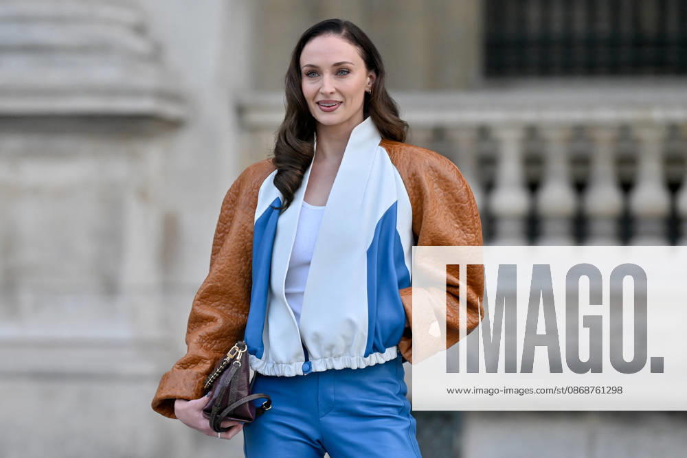PFW Louis Vuitton Outside Arrivals Sophie Turner arriving at Louis Vuitton show during Paris Fashion Week, in Paris, France on 6 October 2026. Photo by Julien Reynaud APS-Medias ABACAPRESS.COM Paris France