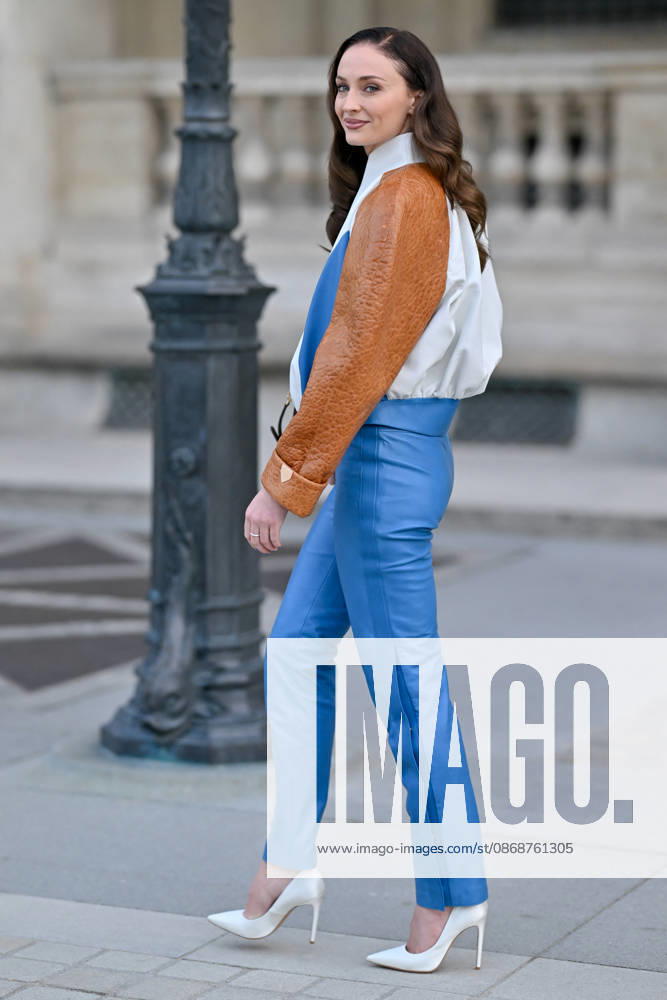 PFW Louis Vuitton Outside Arrivals Sophie Turner arriving at Louis Vuitton show during Paris Fashion Week, in Paris, France on 6 October 2026. Photo by Julien Reynaud APS-Medias ABACAPRESS.COM Paris France