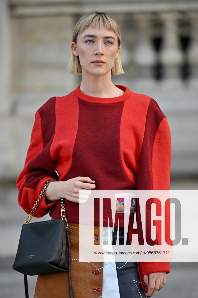 PFW Louis Vuitton Outside Arrivals Saoirse Ronan arriving at Louis Vuitton show during Paris Fashion Week, in Paris, France on 6 October 2026. Photo by Julien Reynaud APS-Medias ABACAPRESS.COM Paris France