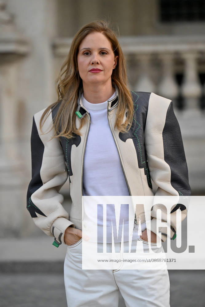 PFW Louis Vuitton Outside Arrivals Justine Triet arriving at Louis Vuitton show during Paris Fashion Week, in Paris, France on 6 October 2026. Photo by Julien Reynaud APS-Medias ABACAPRESS.COM Paris France