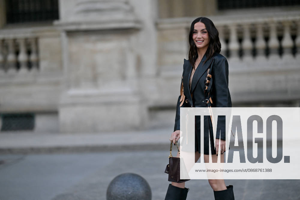 PFW Louis Vuitton Outside Arrivals Ana de Armas arriving at Louis Vuitton show during Paris Fashion Week, in Paris, France on 6 October 2026. Photo by Julien Reynaud APS-Medias ABACAPRESS.COM Paris France