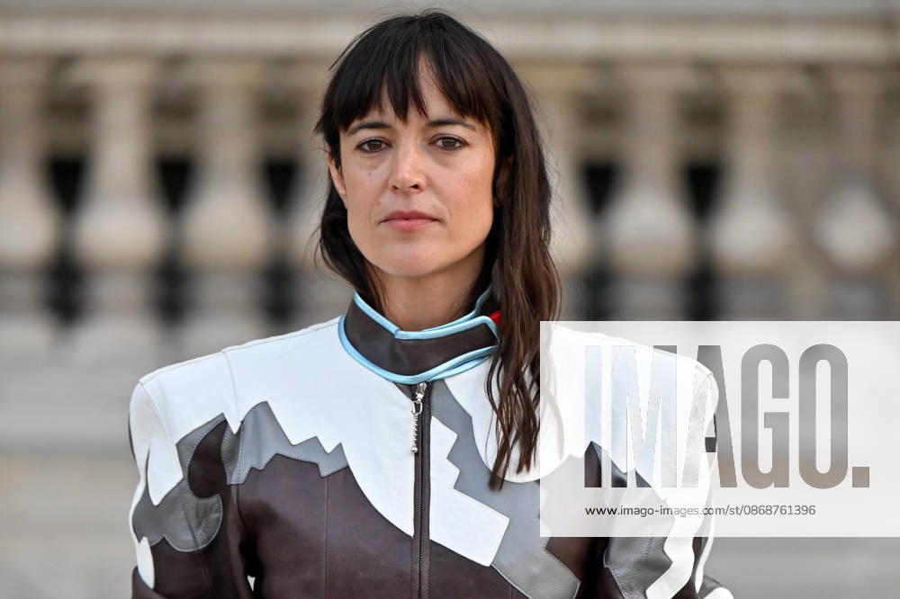 PFW Louis Vuitton Outside Arrivals Vimala Pons arriving at Louis Vuitton show during Paris Fashion Week, in Paris, France on 6 October 2026. Photo by Julien Reynaud APS-Medias ABACAPRESS.COM Paris France