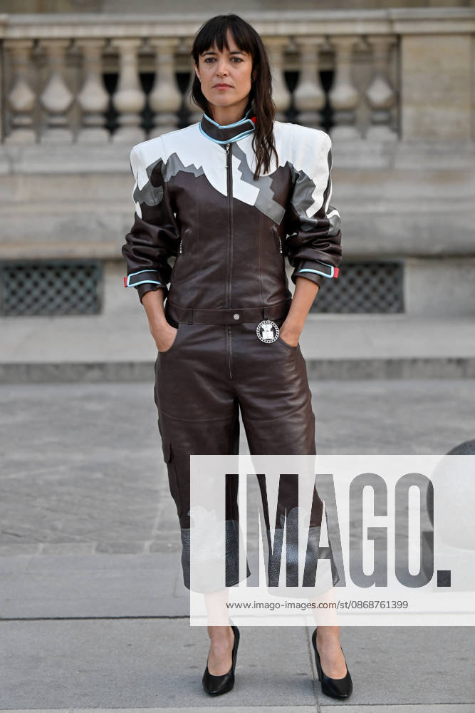 PFW Louis Vuitton Outside Arrivals Vimala Pons arriving at Louis Vuitton show during Paris Fashion Week, in Paris, France on 6 October 2026. Photo by Julien Reynaud APS-Medias ABACAPRESS.COM Paris France