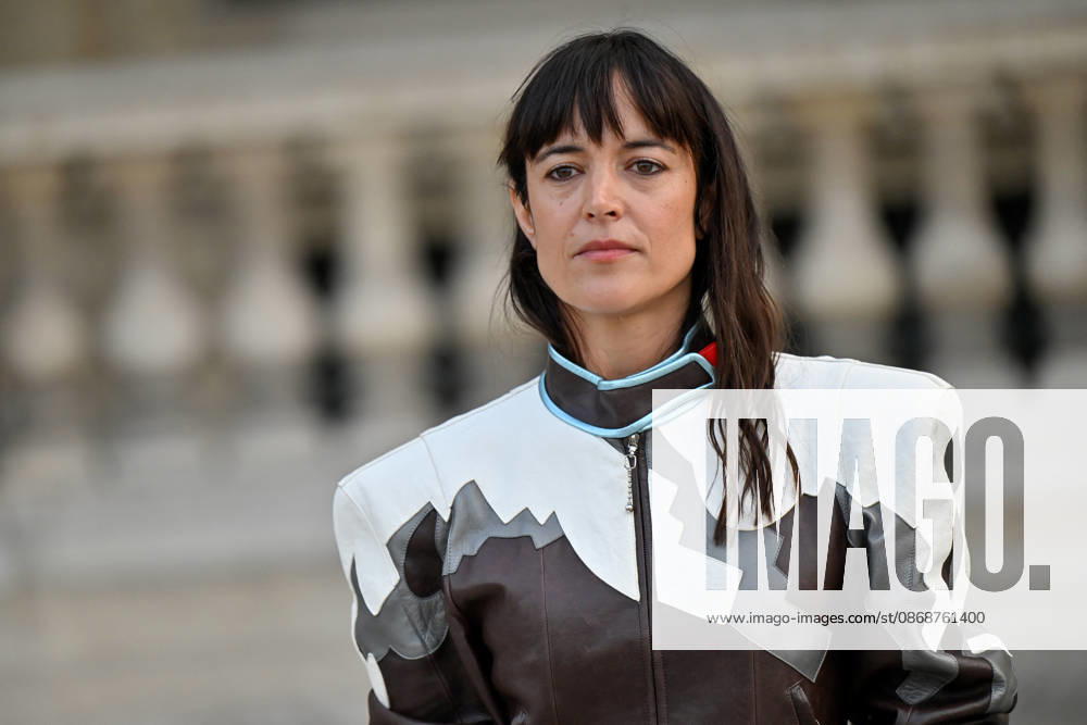 PFW Louis Vuitton Outside Arrivals Vimala Pons arriving at Louis Vuitton show during Paris Fashion Week, in Paris, France on 6 October 2026. Photo by Julien Reynaud APS-Medias ABACAPRESS.COM Paris France