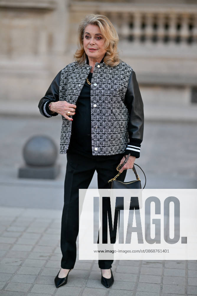 PFW Louis Vuitton Outside Arrivals Catherine Deneuve arriving at Louis Vuitton show during Paris Fashion Week, in Paris, France on 6 October 2026. Photo by Julien Reynaud APS-Medias ABACAPRESS.COM Paris France