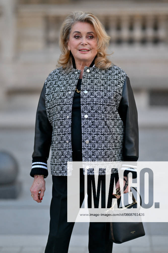 PFW Louis Vuitton Outside Arrivals Catherine Deneuve arriving at Louis Vuitton show during Paris Fashion Week, in Paris, France on 6 October 2026. Photo by Julien Reynaud APS-Medias ABACAPRESS.COM Paris France