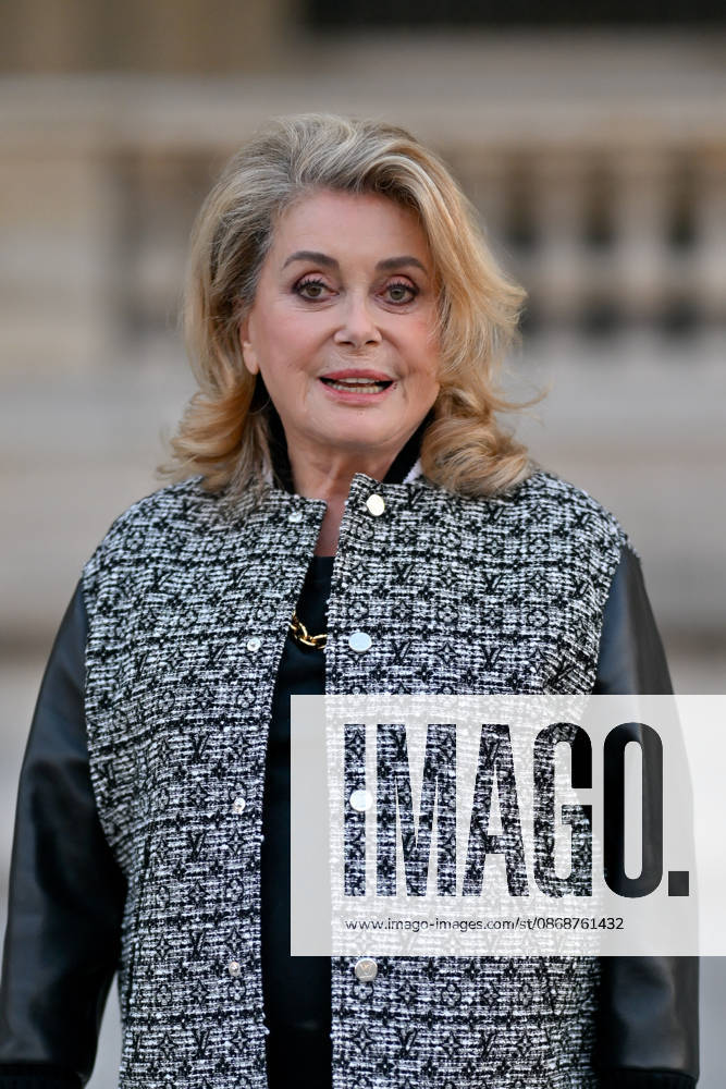 PFW Louis Vuitton Outside Arrivals Catherine Deneuve arriving at Louis Vuitton show during Paris Fashion Week, in Paris, France on 6 October 2026. Photo by Julien Reynaud APS-Medias ABACAPRESS.COM Paris France