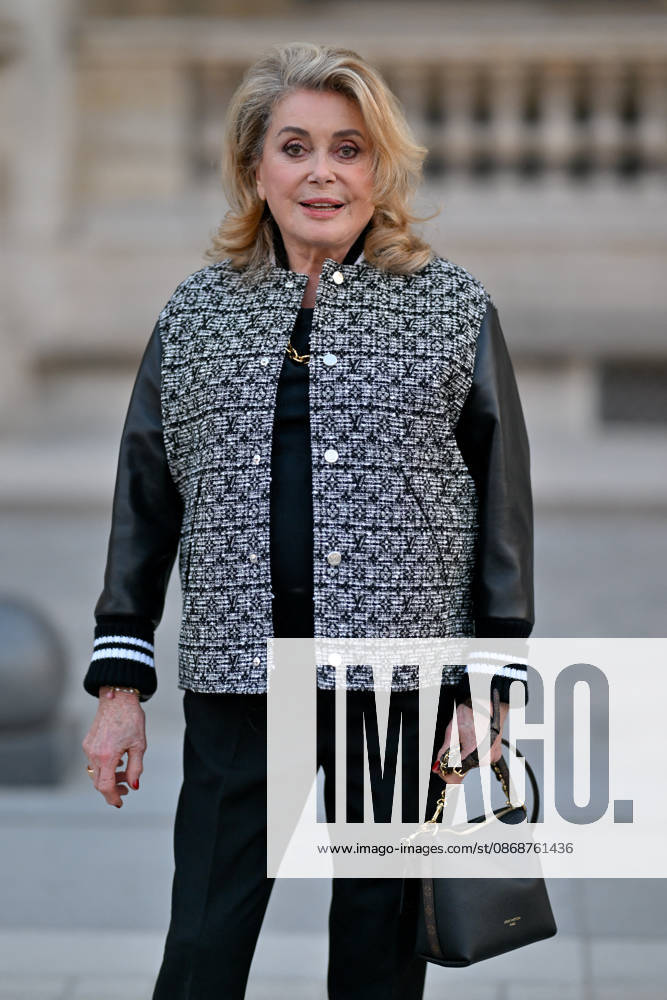 PFW Louis Vuitton Outside Arrivals Catherine Deneuve arriving at Louis Vuitton show during Paris Fashion Week, in Paris, France on 6 October 2026. Photo by Julien Reynaud APS-Medias ABACAPRESS.COM Paris France