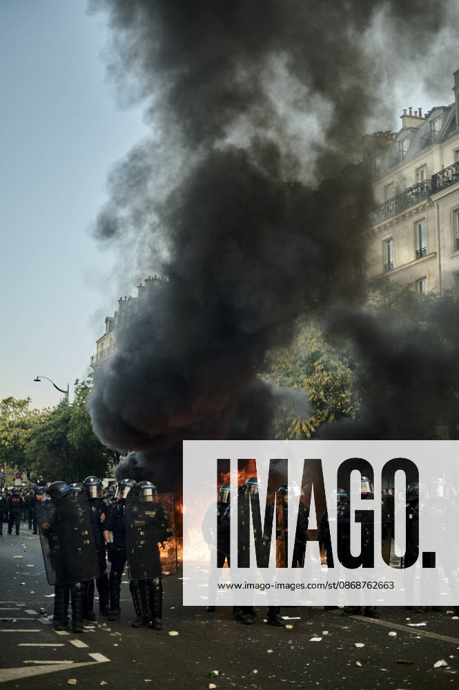 Tensions on the edge of the high school students protest in Paris, on October 6, 2026. - 06 10 2026 - France Ile-de-France (region) Paris - AntoninxBuratx Pictorium LePictorium_0342088